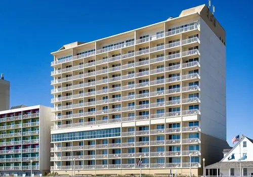 Comfort Suites Beachfront — снимка 3 от 5