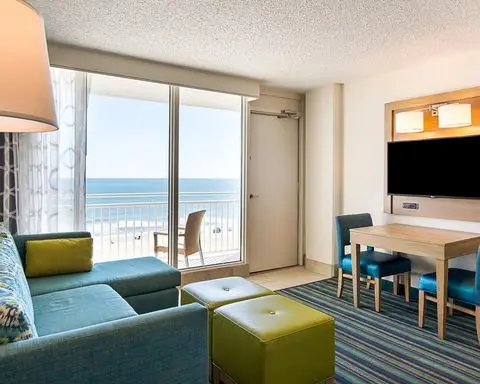 Comfort Suites Beachfront — снимка 5 от 5