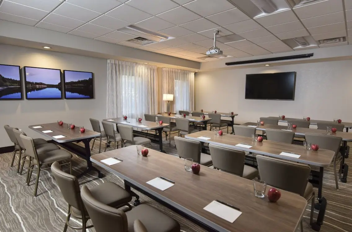 Staybridge Suites — снимка 3 от 3