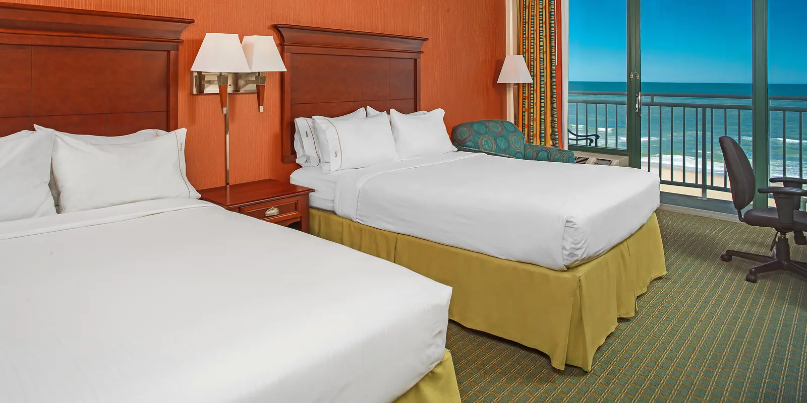 Holiday Inn Express & Suites — снимка 2 от 5