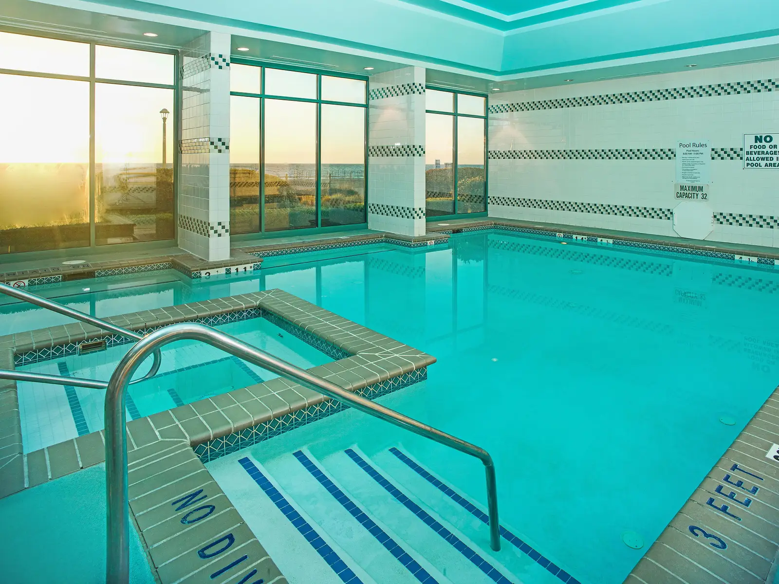 Holiday Inn Express & Suites — снимка 3 от 5