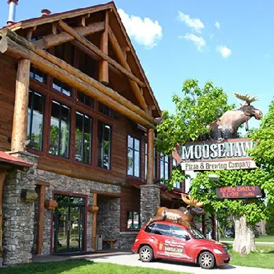 Moosejaw Pizza & Dells Brewing Co