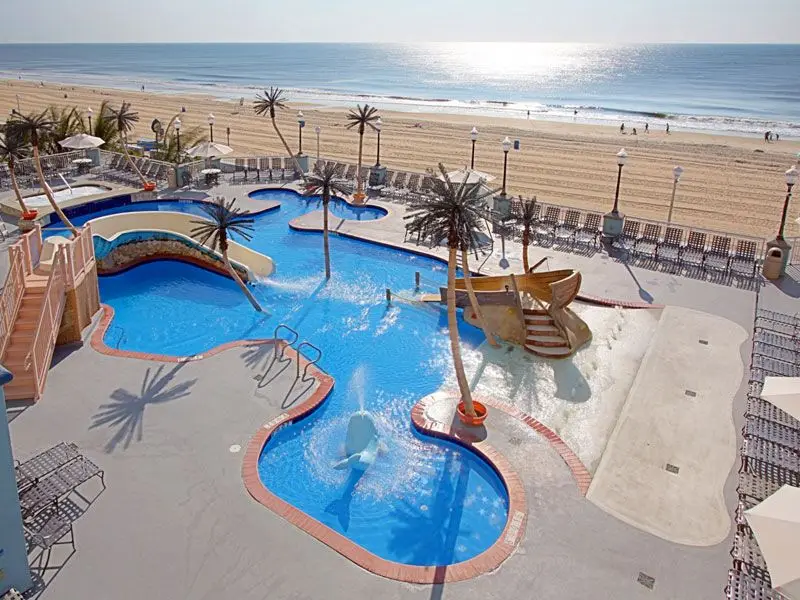 Holiday Inn Hotel & Suites — снимка 2 от 5