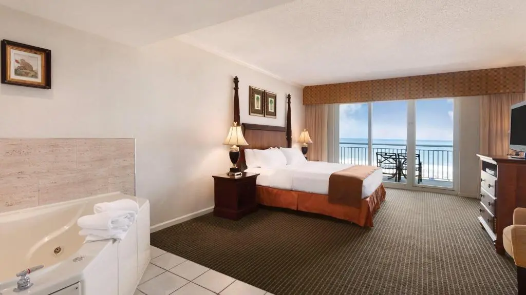 Holiday Inn Hotel & Suites — снимка 5 от 5
