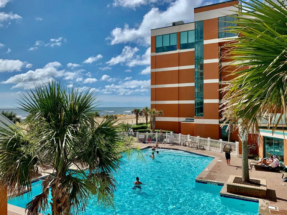 Holiday Inn & Suites North Beach — снимка 2 от 4
