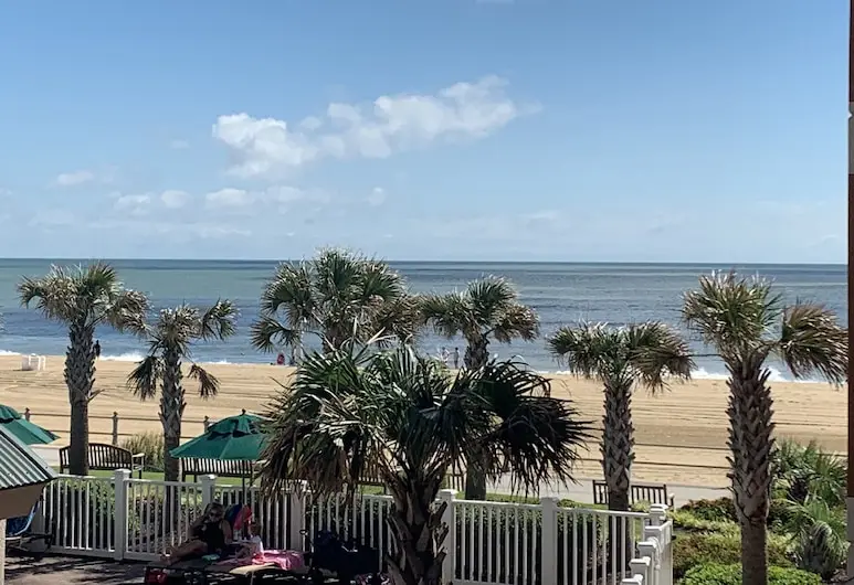 Holiday Inn & Suites North Beach — снимка 3 от 4
