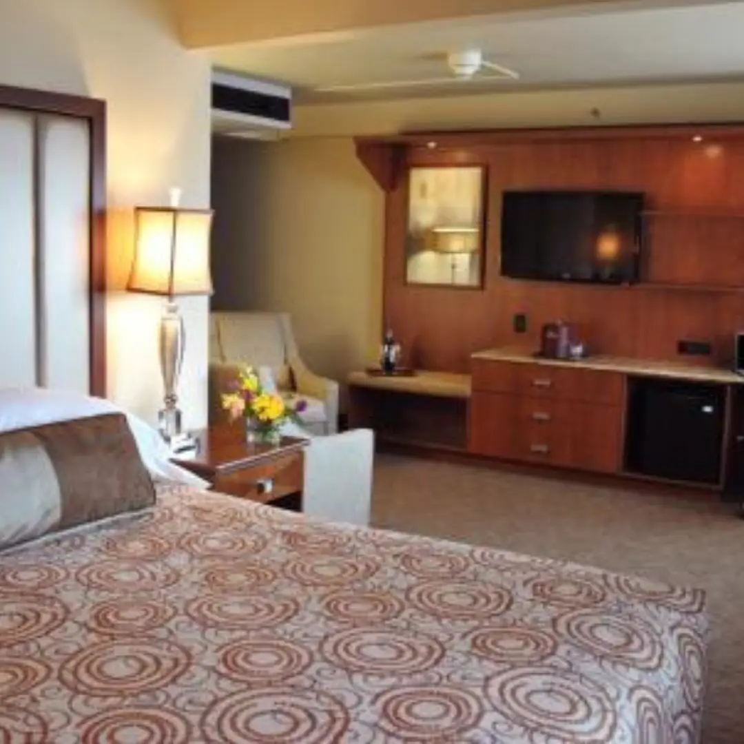 Holland America Princess - Fairbanks — снимка 3 от 3