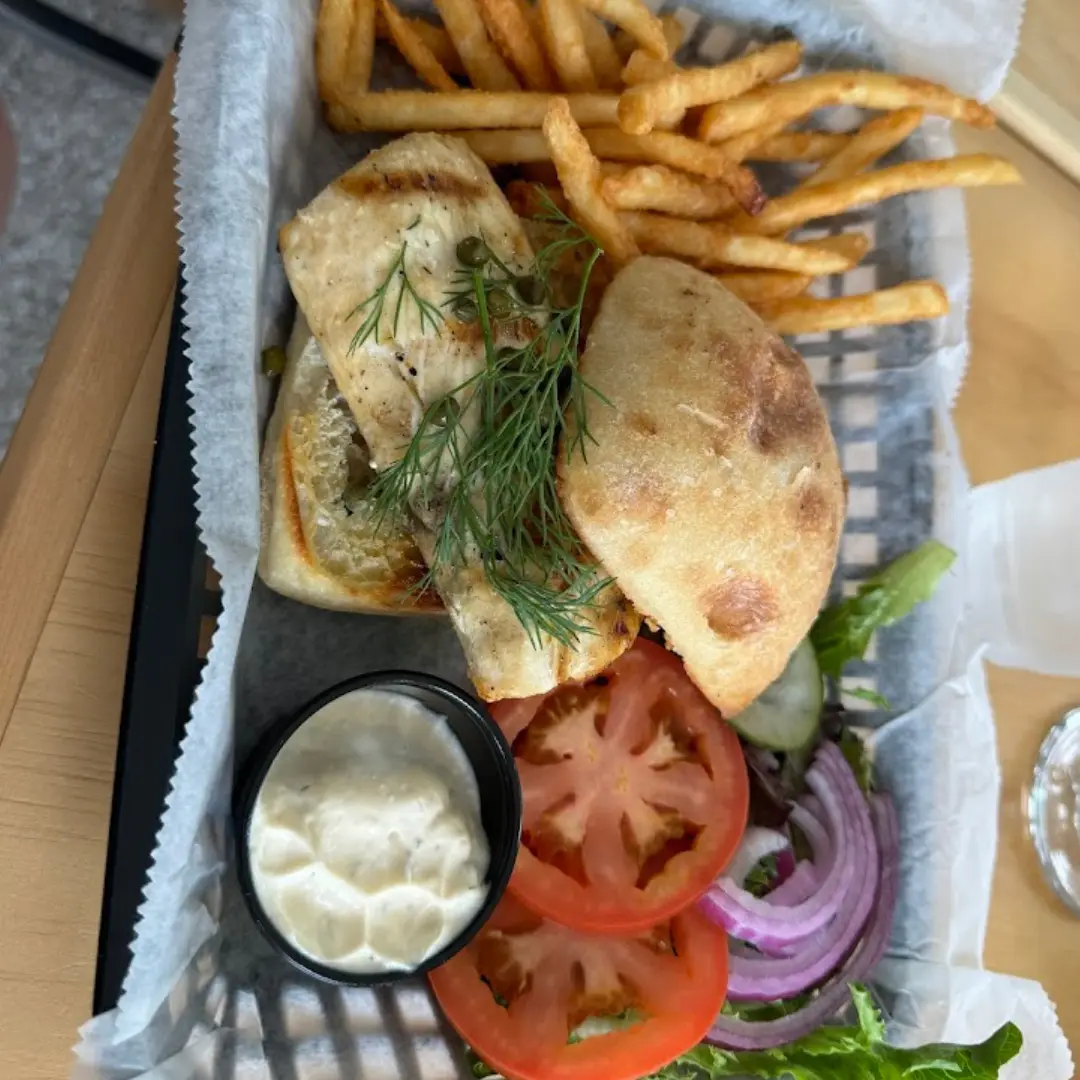 Dovetail Bar and Grill — снимка 2 от 2