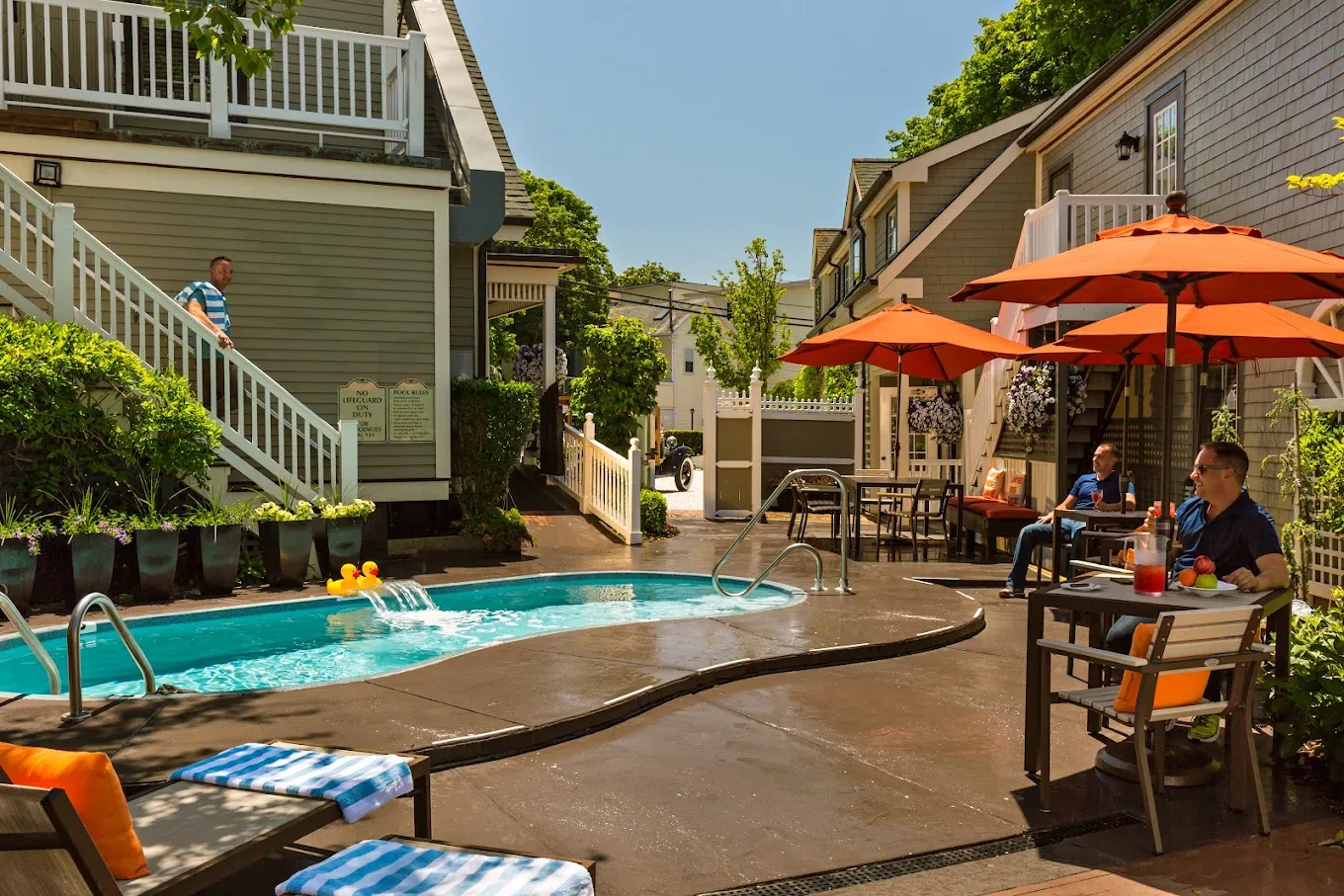 Crowne Pointe Hotel — Work and Travel и студентска бригада в Provincetown, Massachusetts — снимка 3 от 6