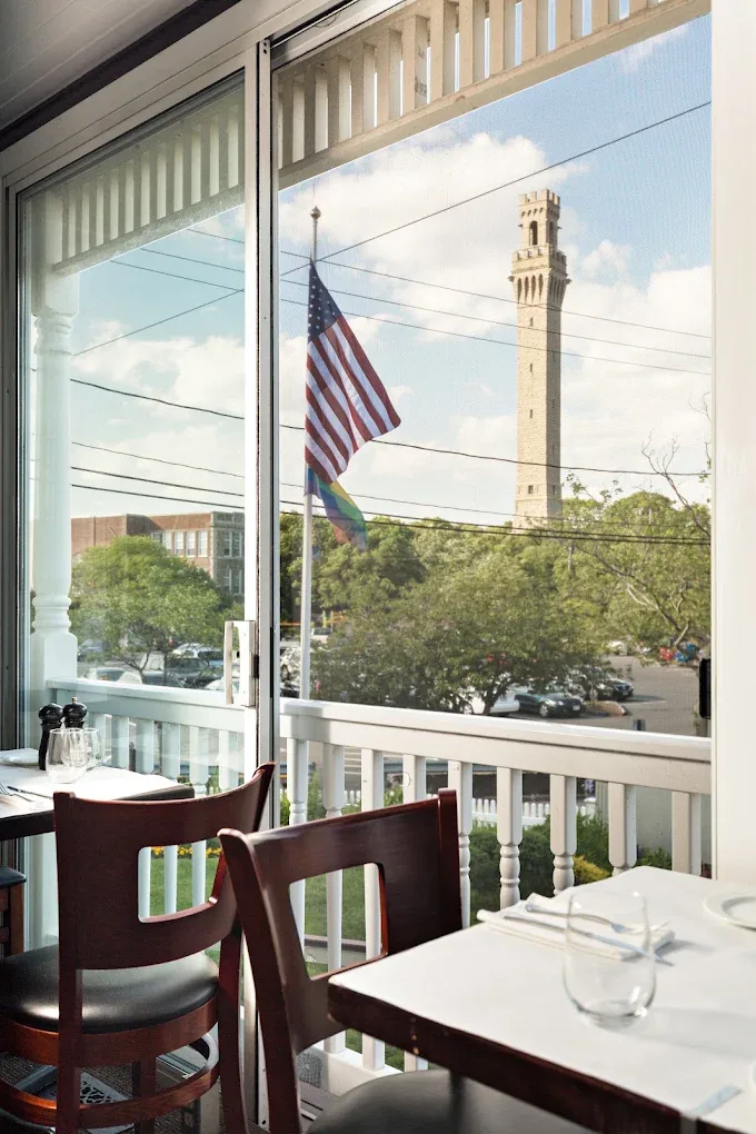 Crowne Pointe Hotel — Work and Travel и студентска бригада в Provincetown, Massachusetts — снимка 5 от 6