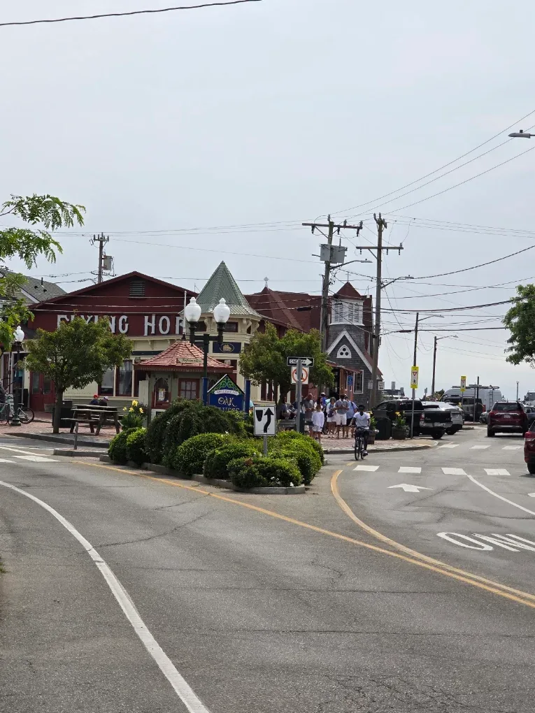 Jim's Package Store — Work and Travel и студентска бригада в Oak Bluffs, Massachusetts — снимка 4 от 6