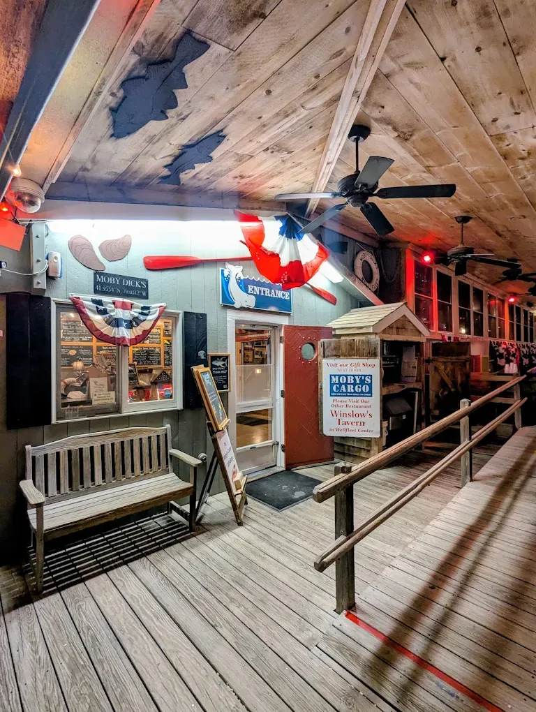 Moby Dick's Restaurant — Work and Travel и студентска бригада в Wellfleet, Massachusetts — снимка 2 от 9