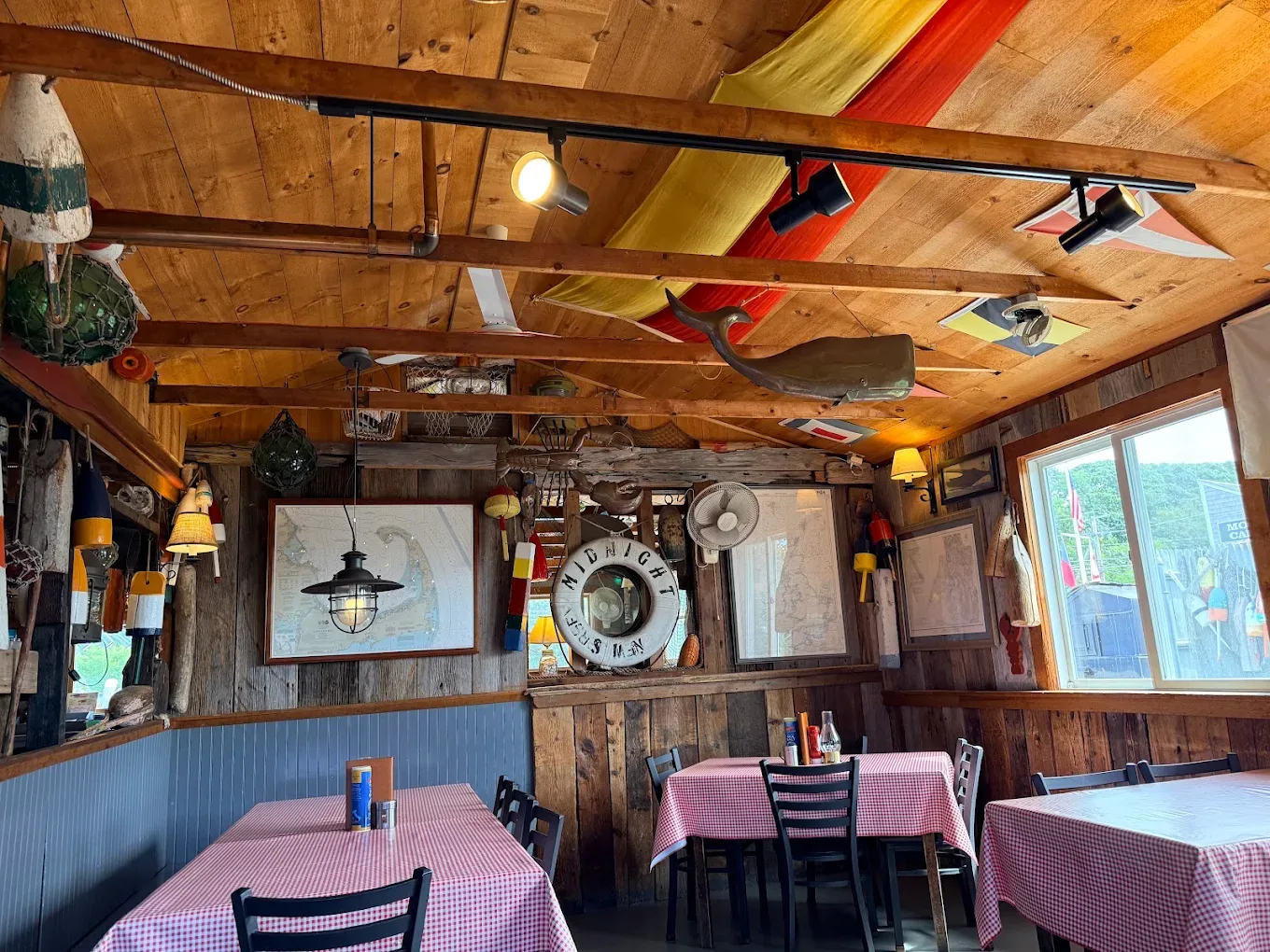 Moby Dick's Restaurant — Work and Travel и студентска бригада в Wellfleet, Massachusetts — снимка 3 от 9