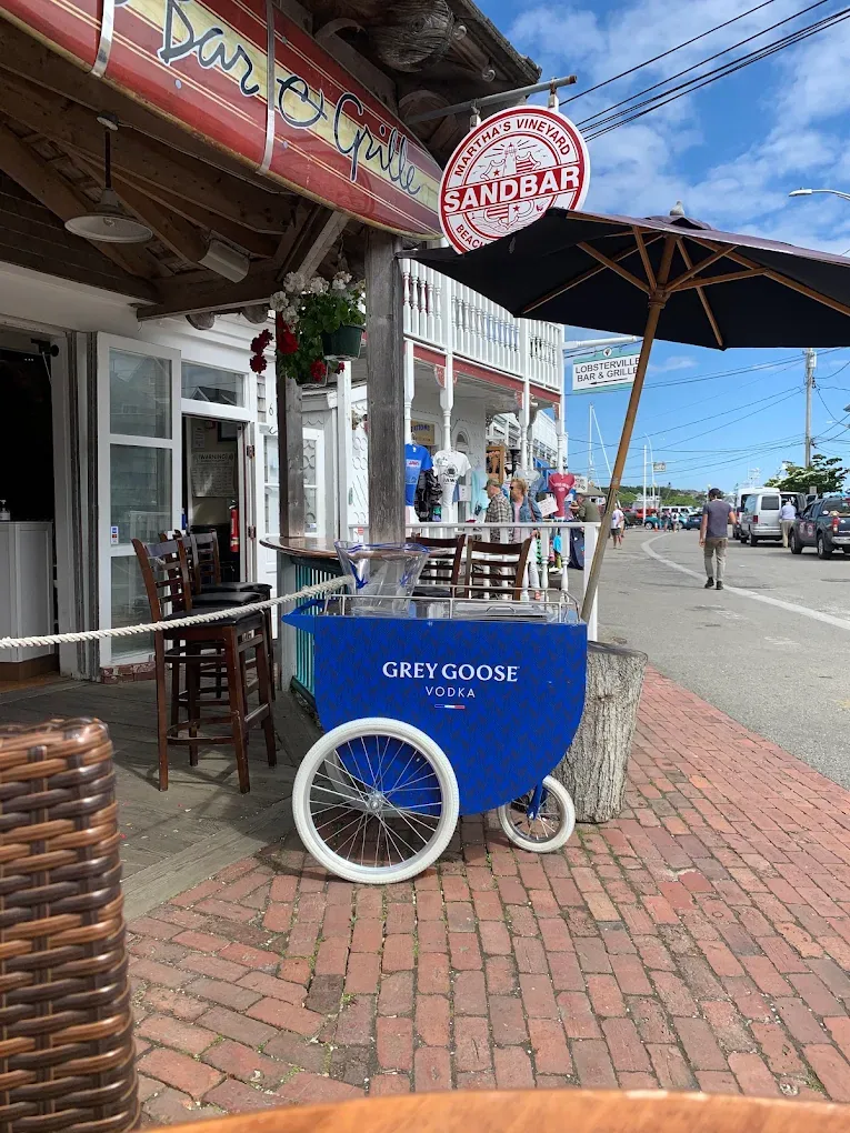 Sand Bar & Grille — Work and Travel и студентска бригада в Oak Bluffs, Massachusetts — снимка 3 от 7
