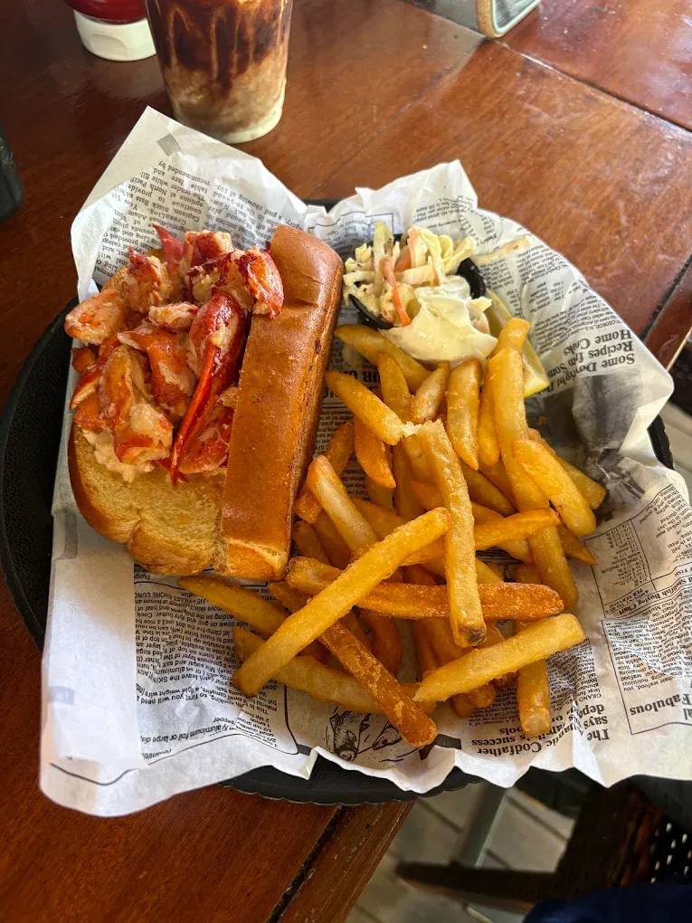 Sand Bar & Grille — Work and Travel и студентска бригада в Oak Bluffs, Massachusetts — снимка 4 от 7