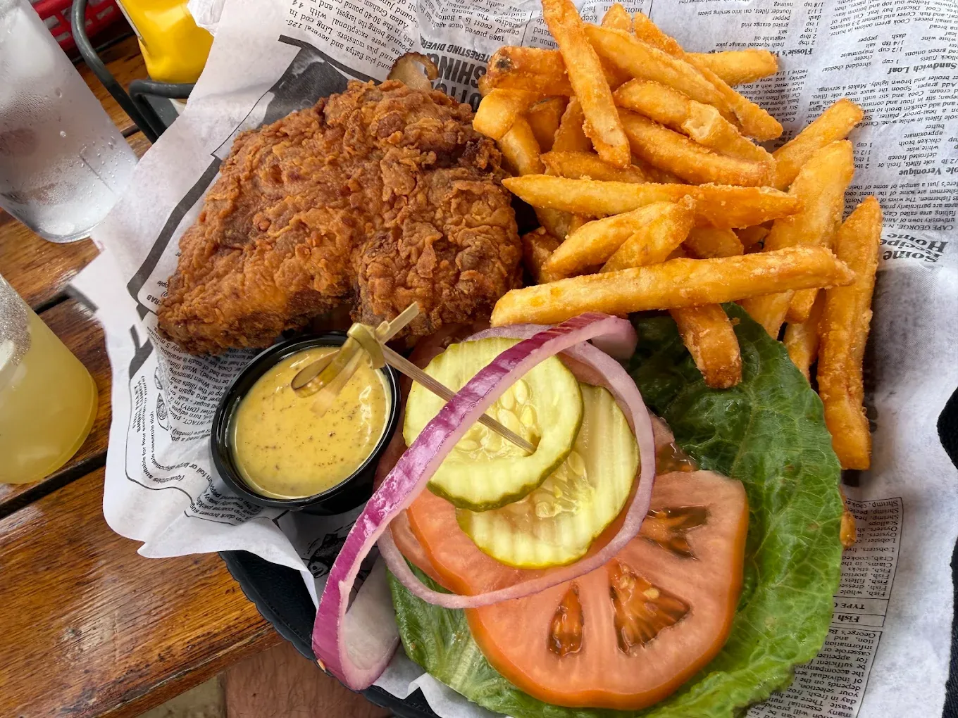 Sand Bar & Grille — Work and Travel и студентска бригада в Oak Bluffs, Massachusetts — снимка 5 от 7