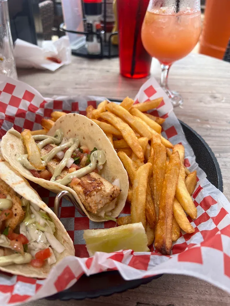 Sand Bar & Grille — Work and Travel и студентска бригада в Oak Bluffs, Massachusetts — снимка 7 от 7