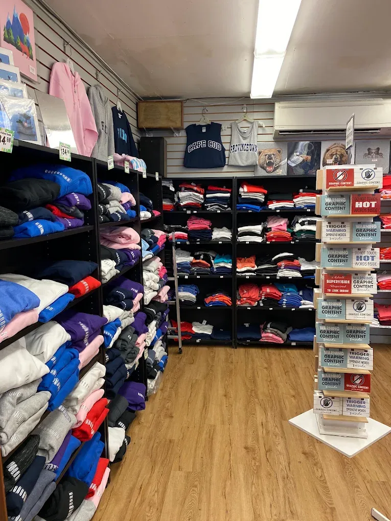 Shaloms Gift Shop — Work and Travel и студентска бригада в Provincetown, Massachusetts — снимка 5 от 5