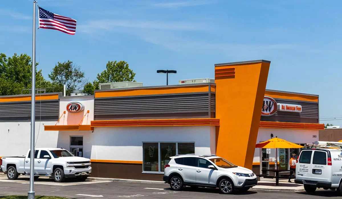 Ню Йорк — кадър от щата; снимка на A&W Restaurant предстои