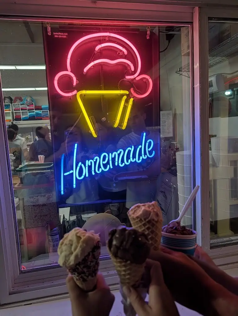 Big Buck's Ice Cream — photo 6