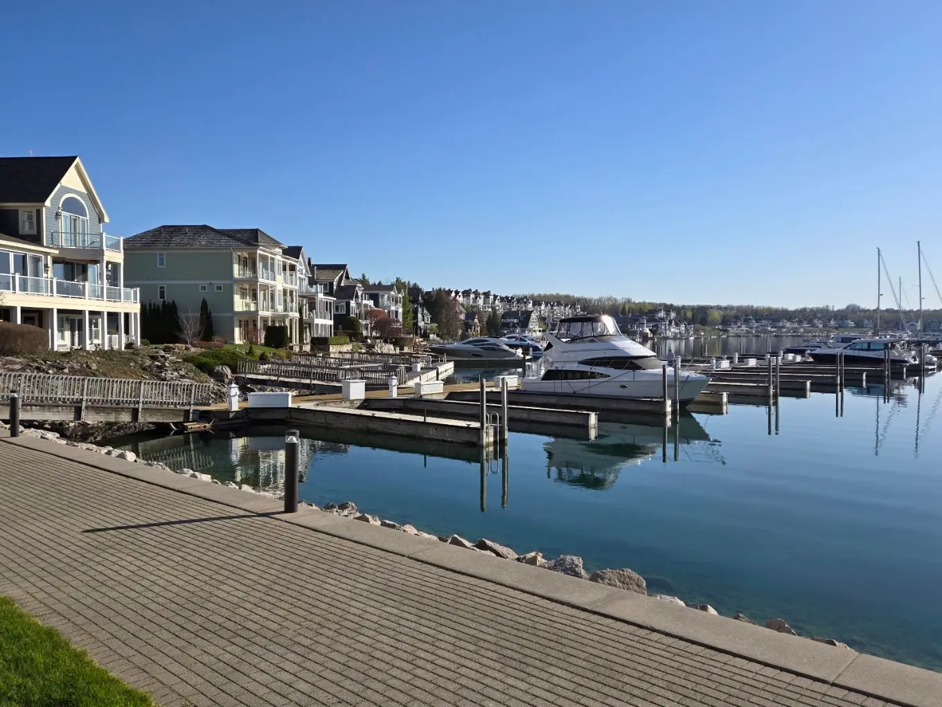 Brandy's Harbortown — photo 5