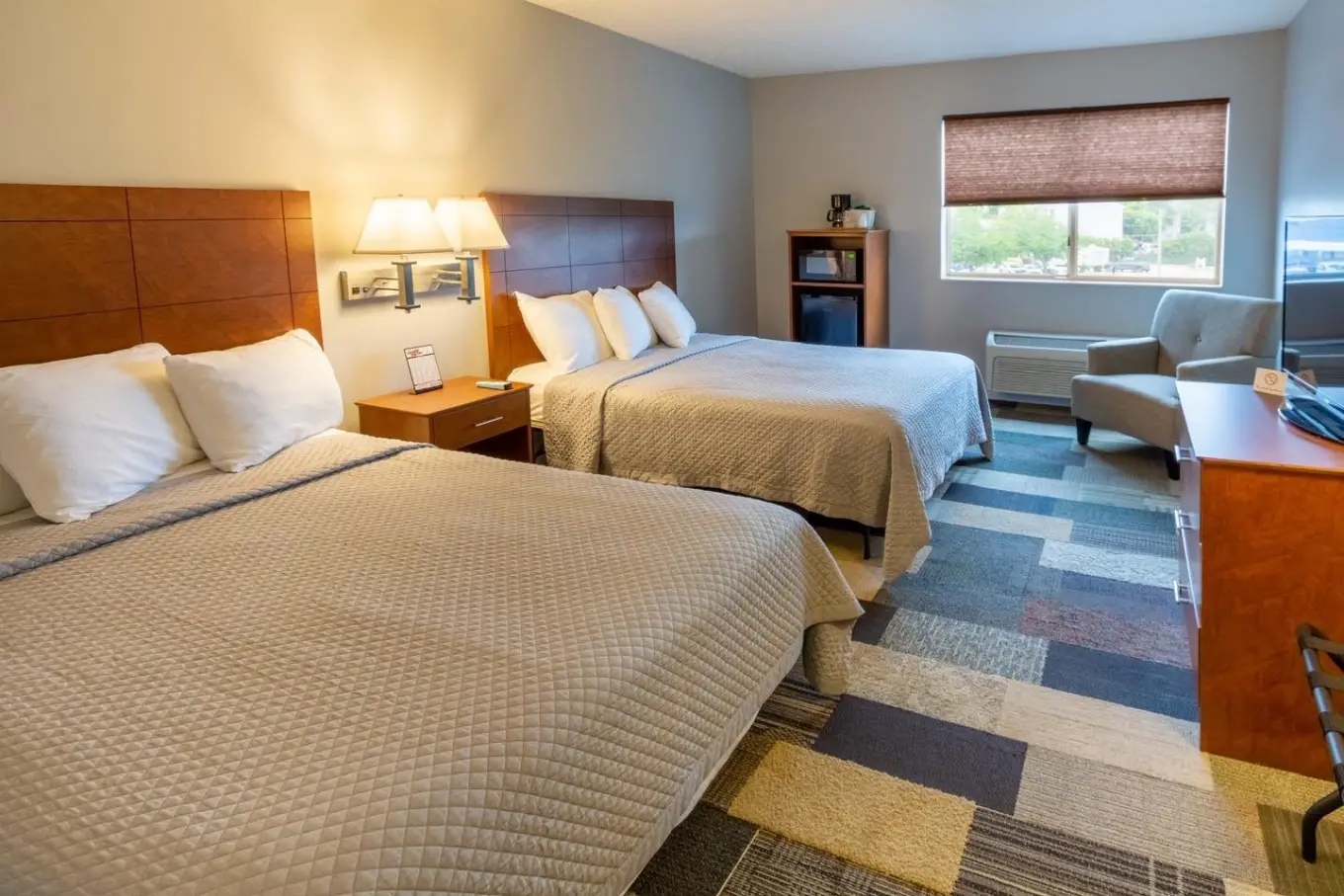 Commodore Perry Inn & Suites — снимка 5 от 7