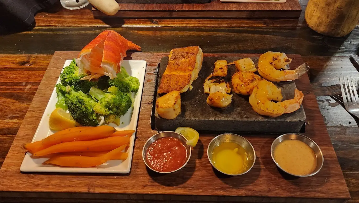 Dells Resorts - Hot Rocks Restaurant — photo 8