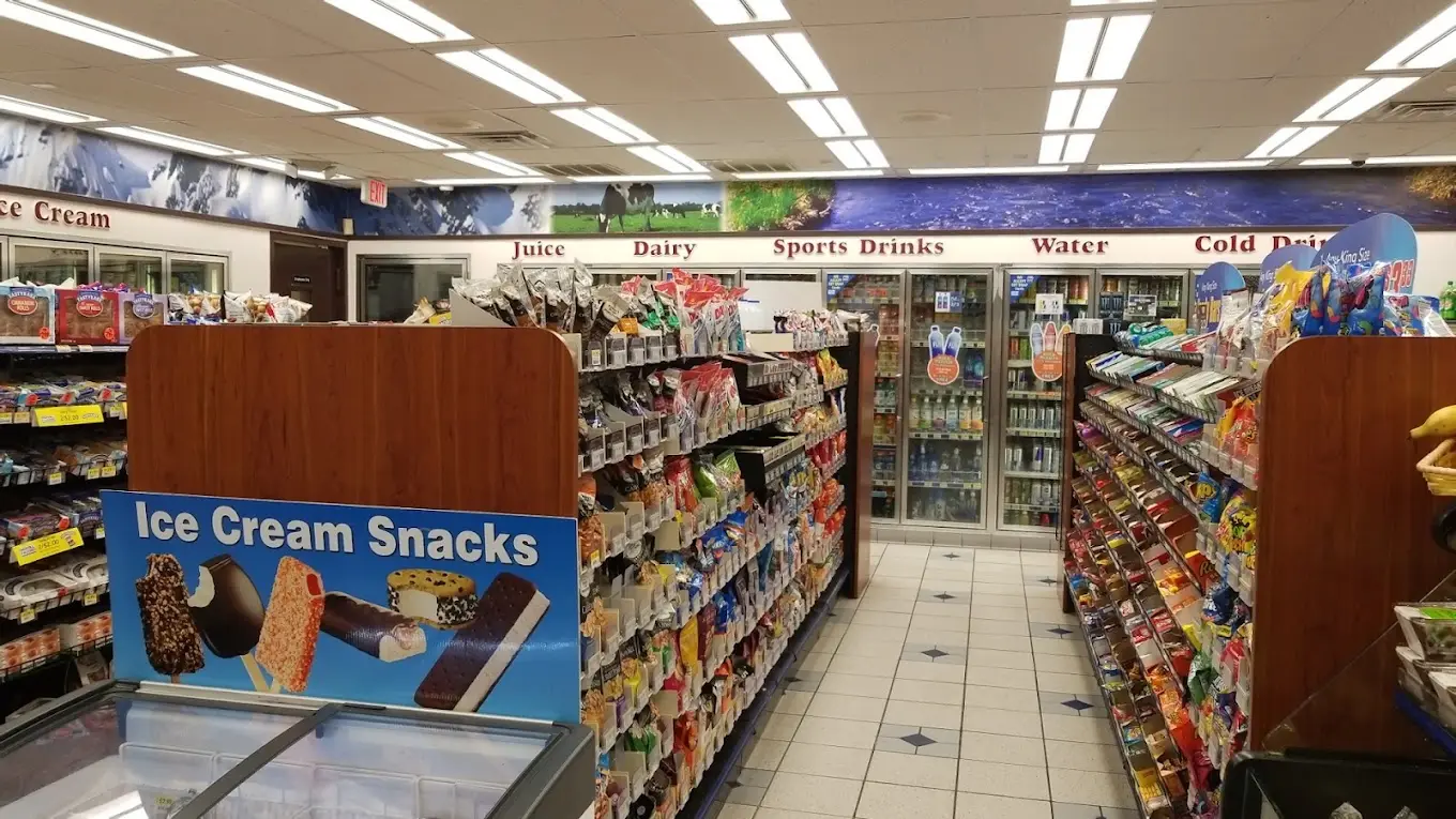 Royal Farms #44 — photo 1