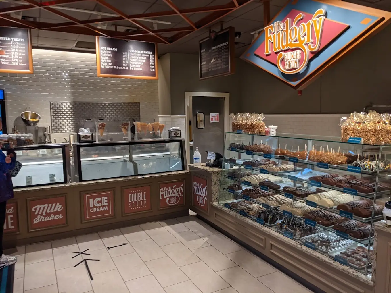 The Fudgery – Dells Outlets — Baraboo, Wisconsin