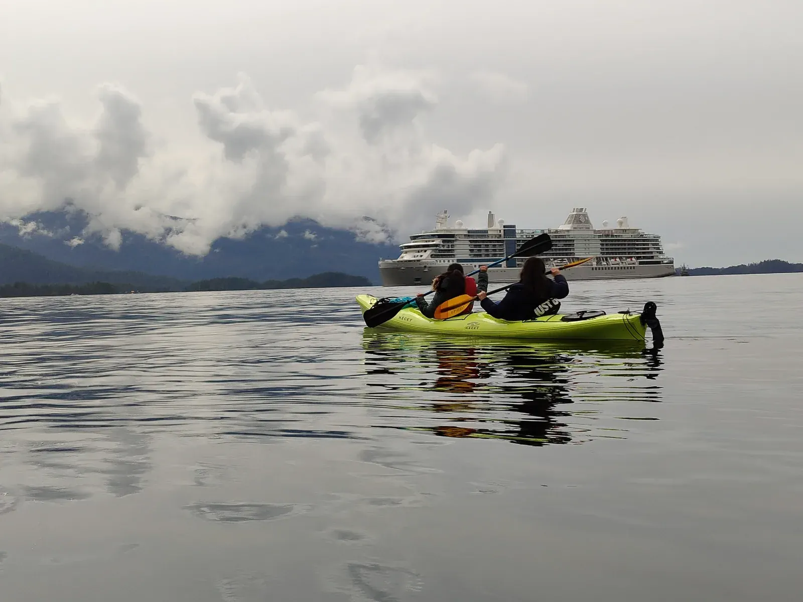 Рая Камбурова и Пламена Пенчева по време на Work and Travel в Alaska